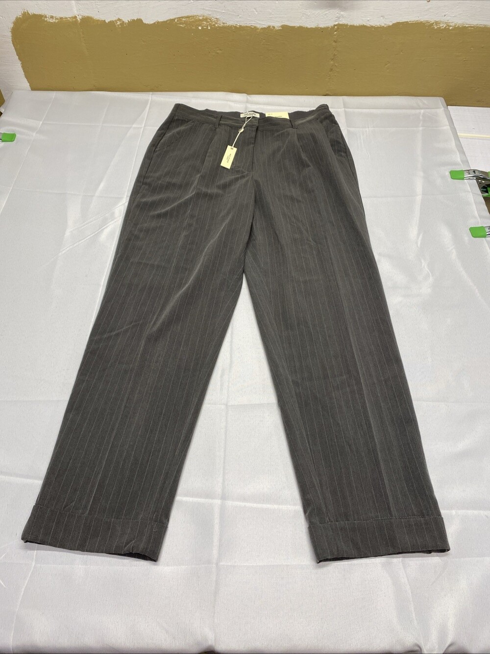 NWT Max Studio London Pleated Trousers Size L Gray Pinstripe Ankle Length! New!